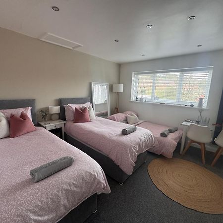 Abbey'S Inn Cheadle  Esterno foto