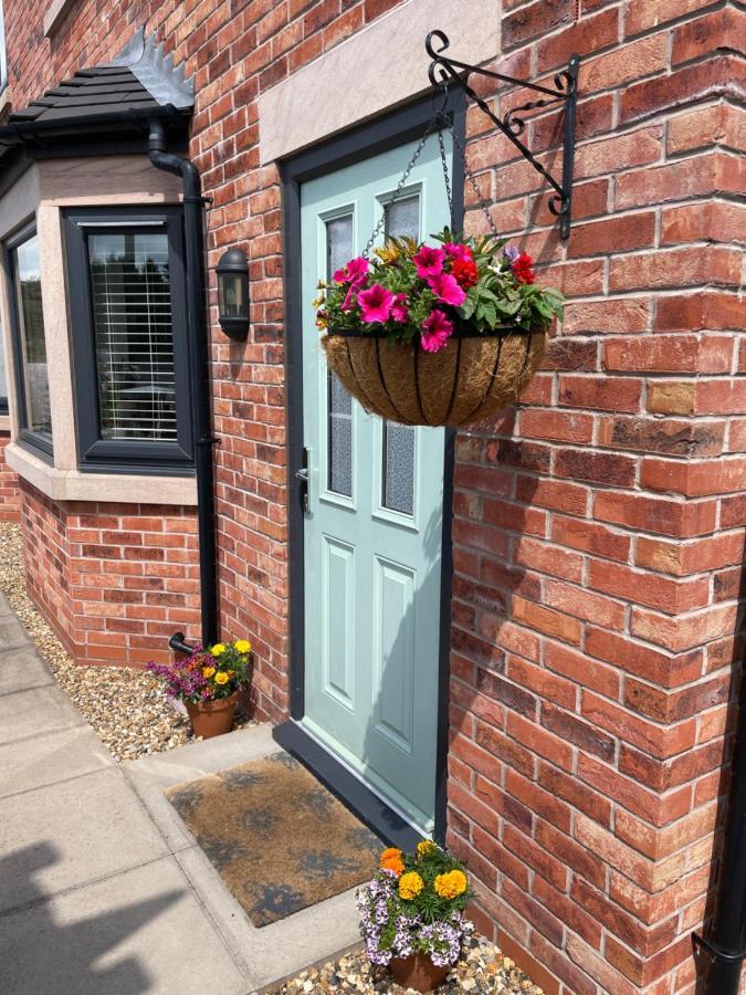 Abbey'S Inn Cheadle  Esterno foto
