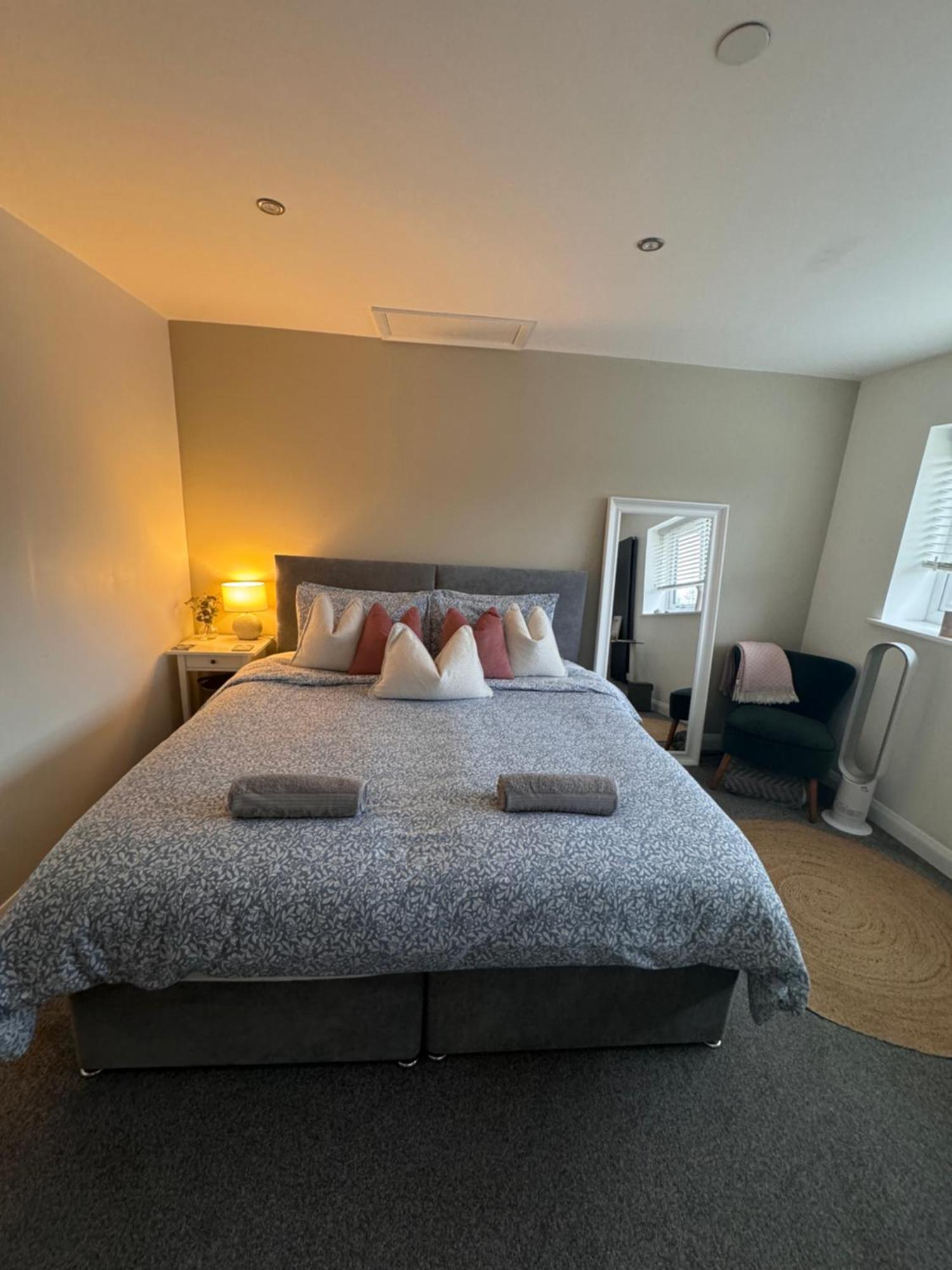 Abbey'S Inn Cheadle  Esterno foto