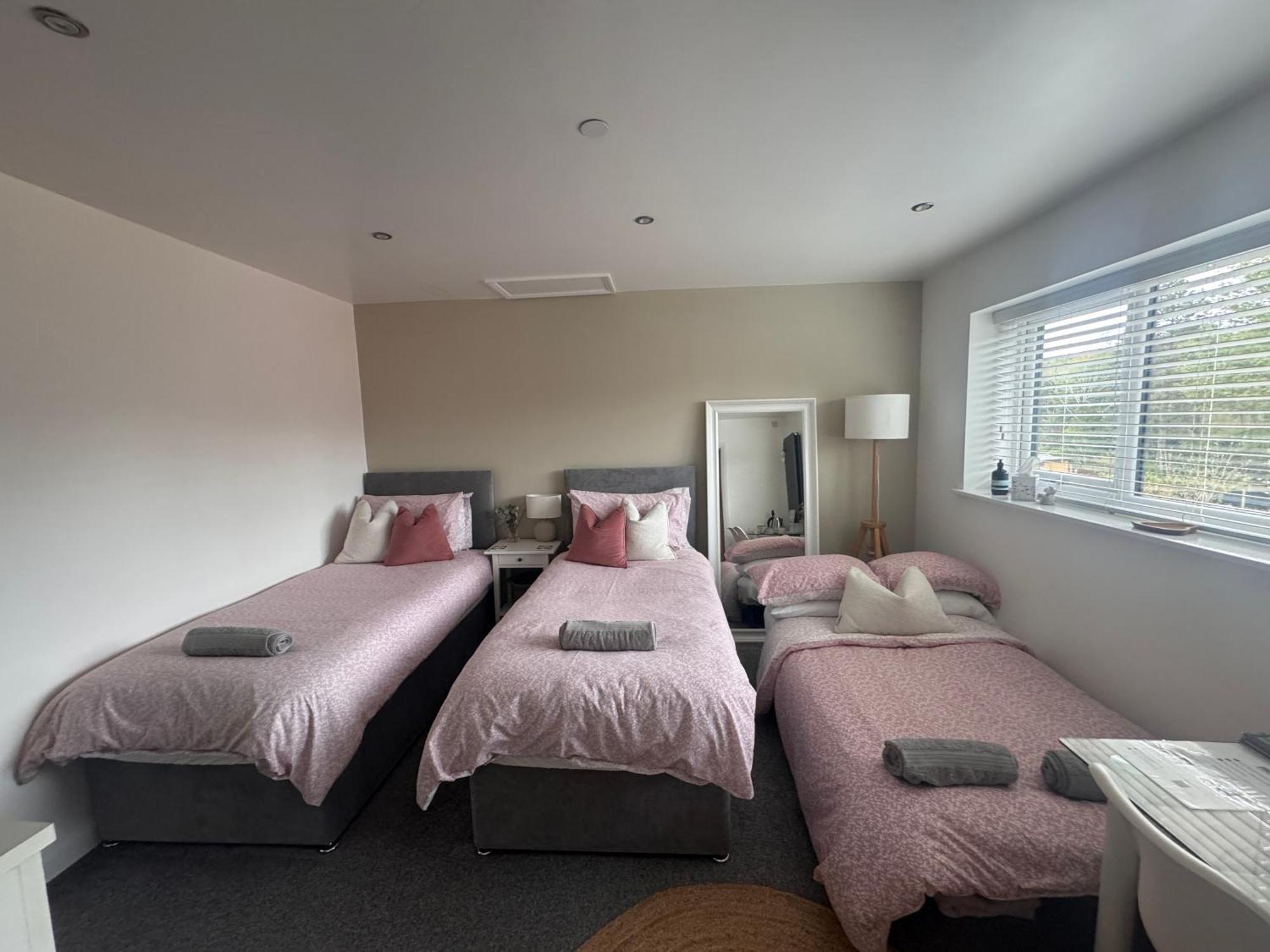 Abbey'S Inn Cheadle  Esterno foto