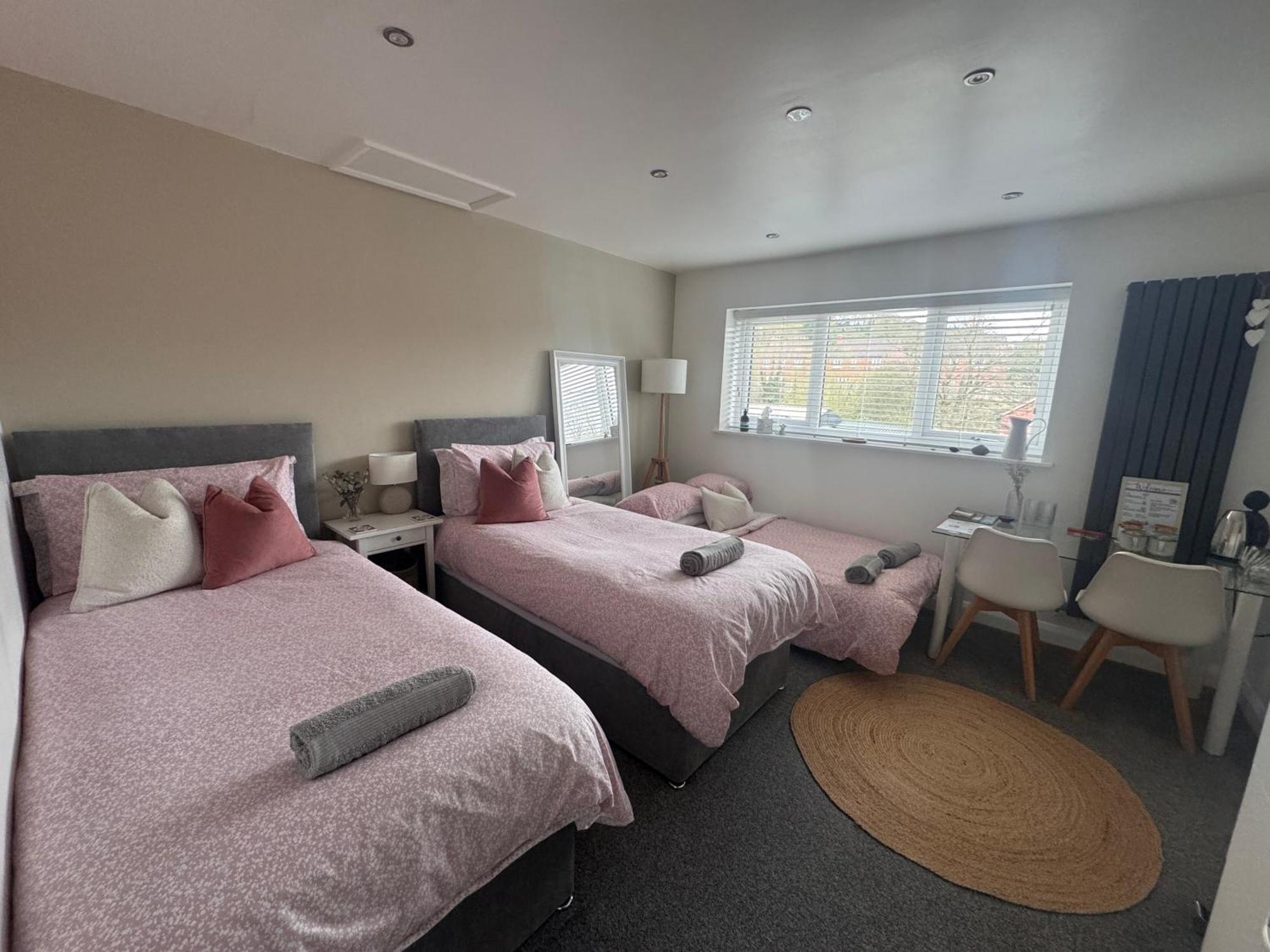 Abbey'S Inn Cheadle  Esterno foto
